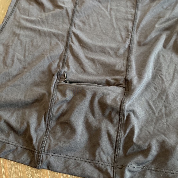 MPG workout top in purple, grey and black, size small. - Picture 8 of 10